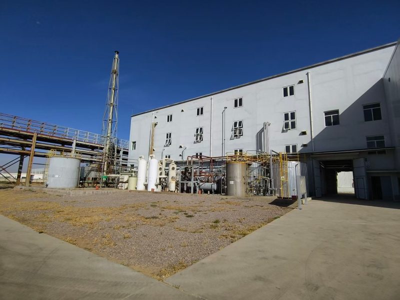 Outdoor process units, distillation columns and pipe rack